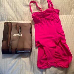 NEW! SKIMS SCULPTING BODYSUIT With SNAPS Body Shaper Flamingo Pink Large/Xlarge